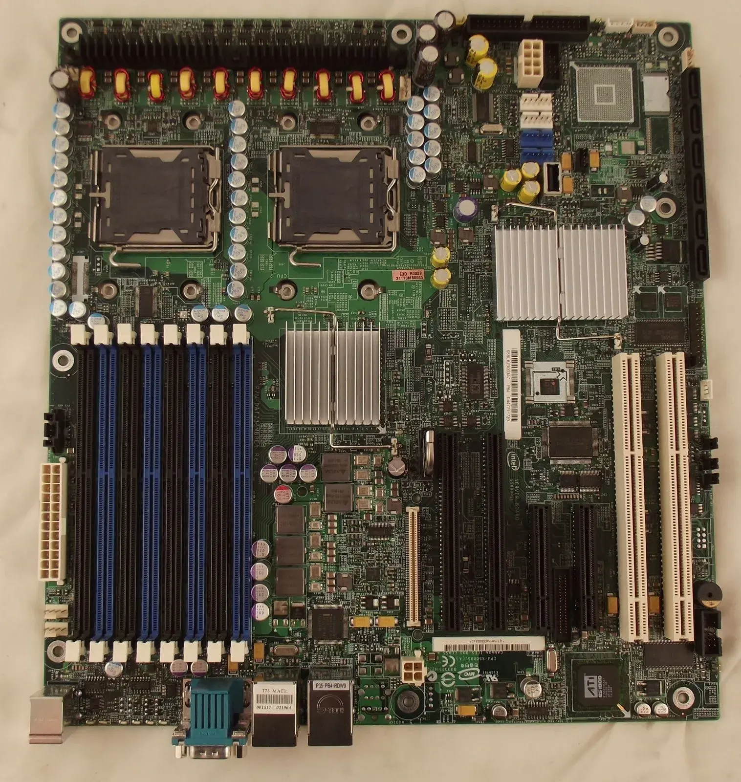 BB5000PSLSATA Intel SSI EEB (Extended ATX) 5000P Chipse...